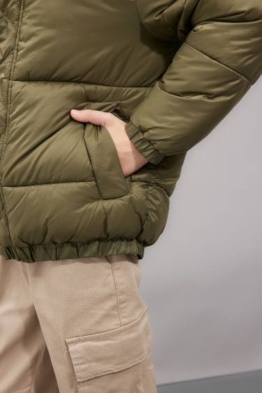 Erkek Çocuk Su Geçirmez Kapüşonlu Fermuarlı Çıtçıtlı Cepli Mont