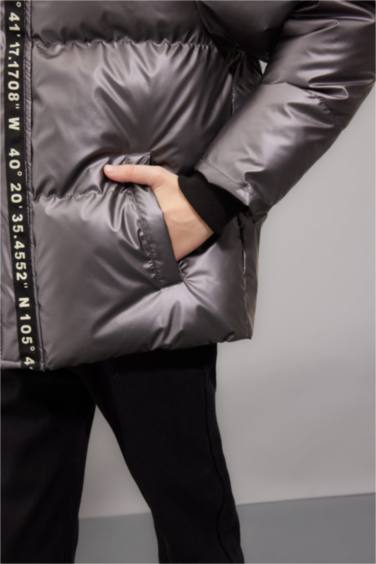 جاكيت بامب اولادي وتر برووف بكابيشون ببطانة فروية