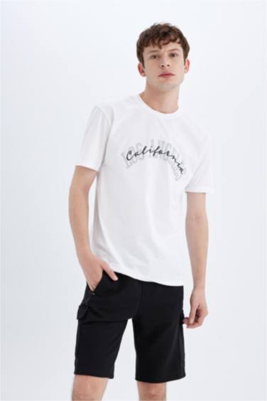 Short droit à coupe régulière