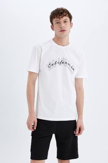 Short droit à coupe régulière