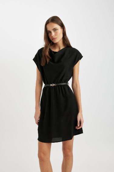 فستان قصير نص كم كريب بدون كم برقبة مع طيات