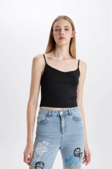 أندر شيرت اسود سليم فيت بياقة U