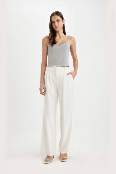 تانك توب سليم فيت برقبة U بحمالات