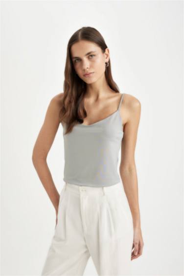 تانك توب سليم فيت برقبة U بحمالات