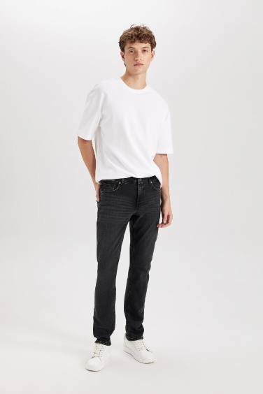 Pedro Slim Fit Normal Waist Slim Leg Jeans