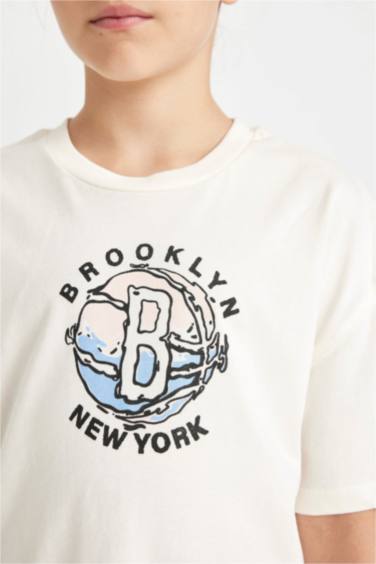 Kız Çocuk NBA Brooklyn Nets Relax Fit Bisiklet Yaka Kısa Kollu Tişört