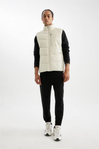 DeFactoFit Su İtici Rüzgar Geçirmez Normal Kesim Dik Yaka Fermuarlı Cepli Şişme Yelek