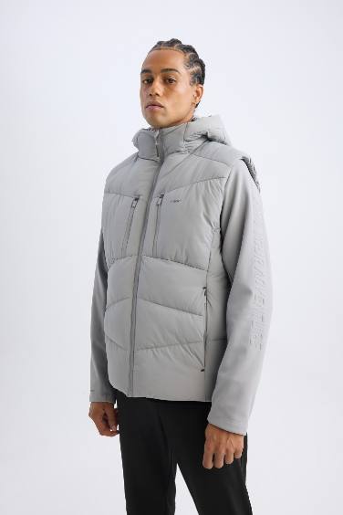 قمصلة نفخ قصة عادية بغطاء للرأس مقاوم للماء من  DeFactoFit