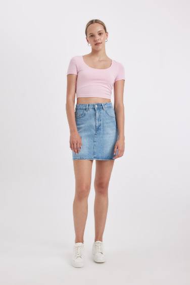 تيشيرت نص كم سليم فيت برقبة U