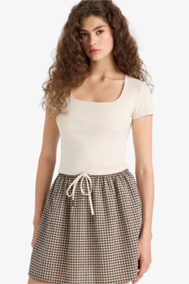 Fitted U Neck Short Sleeve T-Shirt