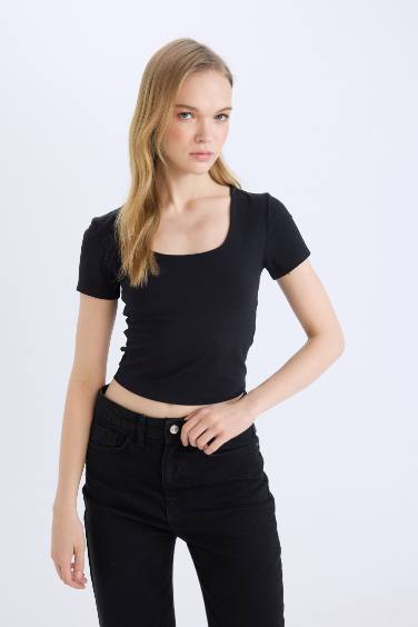 T-shirt noir slim à col U et manches courtes