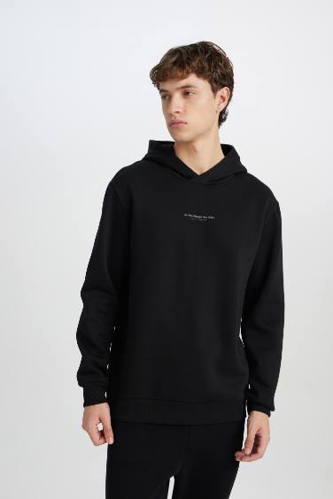 سويت شيرت مطبوع قصة عادية بكابيشون