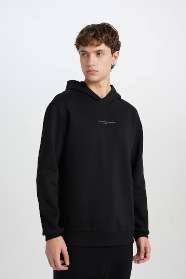 سويت شيرت مطبوع قصة عادية بكابيشون