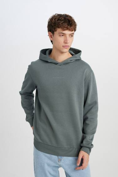 سويت شيرت مطبوع قصة عادية بكابيشون أخضر