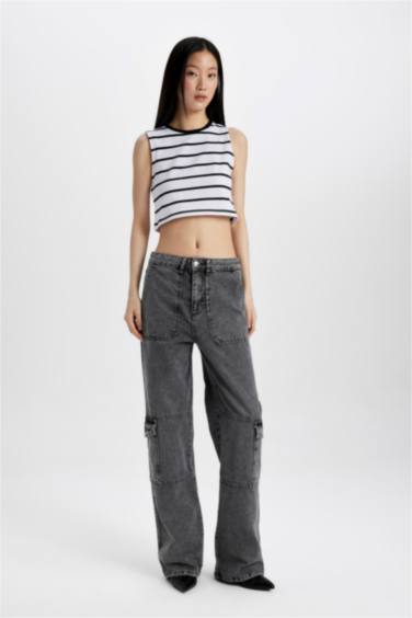 كروب توب مخطط سليم فيت برقبة مستديرة بدون كم