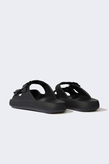 شبشب حريمي إيفا بكعب مسطح سليب أون