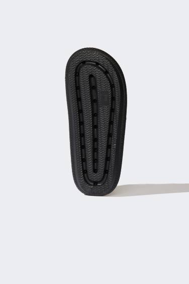 شبشب حريمي إيفا بكعب مسطح سليب أون