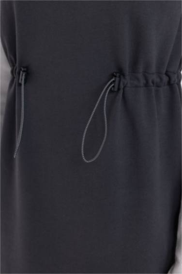 فستان طويل كم طويل قماش رقيق قصة عادية