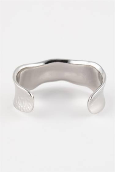 سوار نسائي فضي