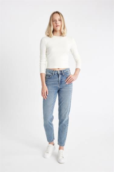 بنطلون جينز موم فيت بخصر عالي