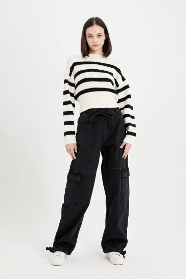 Джинсы джоггеры с высокой талией с карманами карго