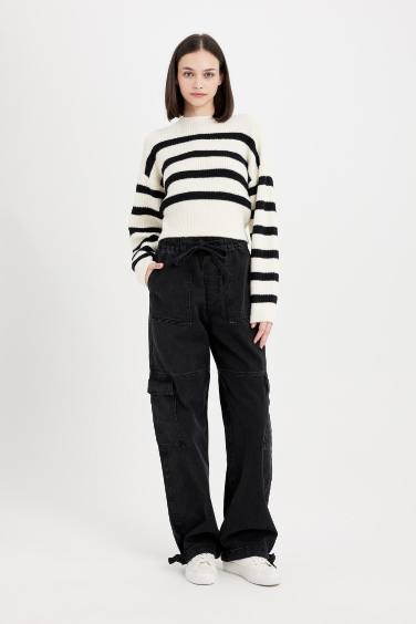 Джинсы джоггеры с высокой талией с карманами карго