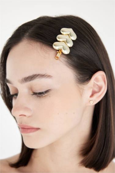 كلبس شعر حريمي ذهبي على شكل قلب