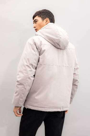 جاكيت دودون بطبعة شعار قصة عادية بغطاء للرأس