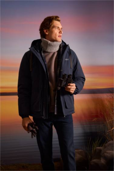 Куртка Regular Fit с кнопками, внутренним карманом, капюшоном и на молнии