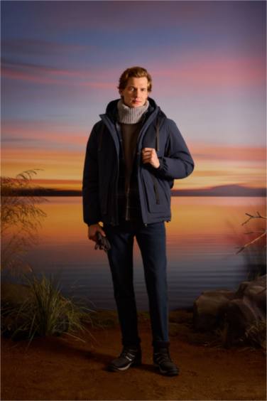 Куртка Regular Fit с кнопками, внутренним карманом, капюшоном и на молнии