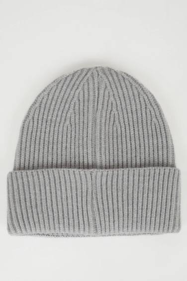 Woman Slogan Printed Knitted Beanie