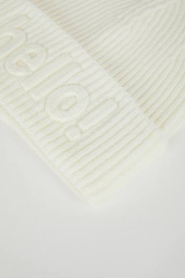 Woman Slogan Printed Knitted Beanie