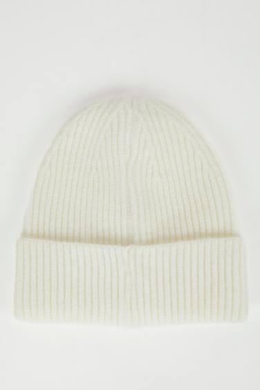 Woman Slogan Printed Knitted Beanie