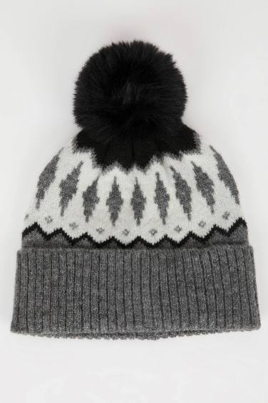 Kadın Jakarlı Ponponlu Bere