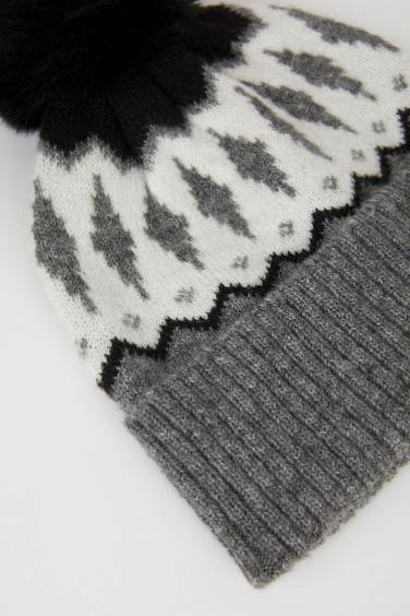 Kadın Jakarlı Ponponlu Bere