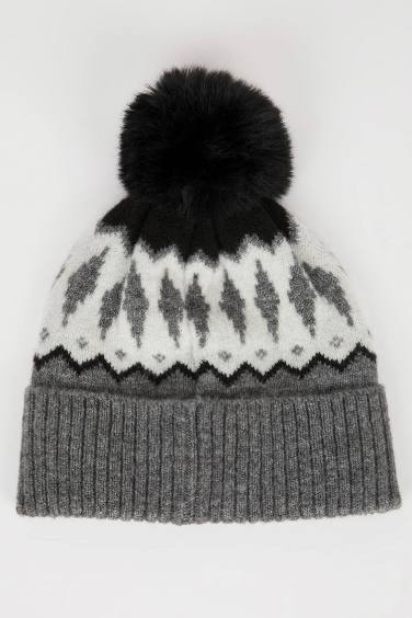 Kadın Jakarlı Ponponlu Bere