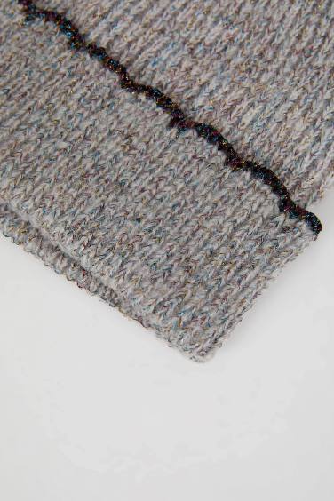 Woman Basic Knitted Beanie