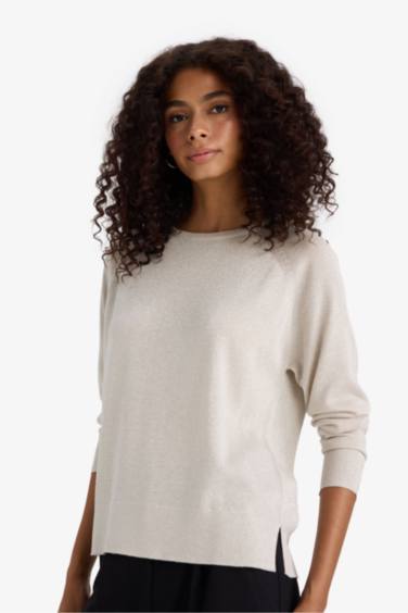 بلوفر تريكو قصة عادية برقبة مستديرة