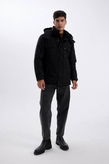 Su İtici Regular Fit Çıkarılabilir Kapüşonlu Fermuarlı Cepli Çıtçıt Detaylı Mont