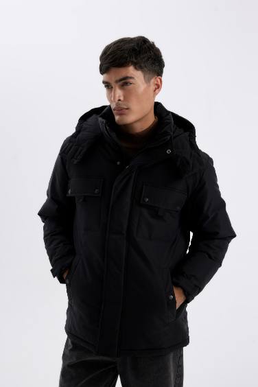 Su İtici Regular Fit Çıkarılabilir Kapüşonlu Fermuarlı Cepli Çıtçıt Detaylı Mont