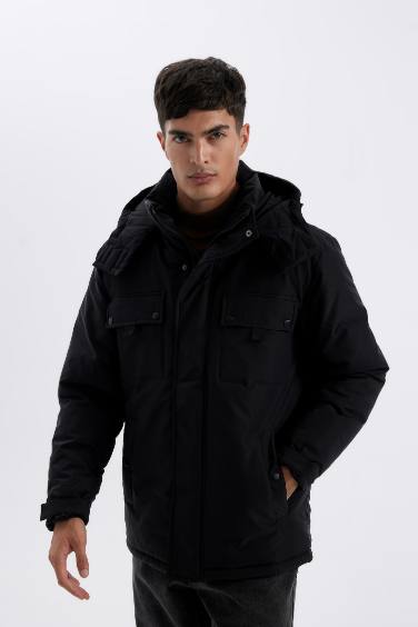 Su İtici Regular Fit Çıkarılabilir Kapüşonlu Fermuarlı Cepli Çıtçıt Detaylı Mont