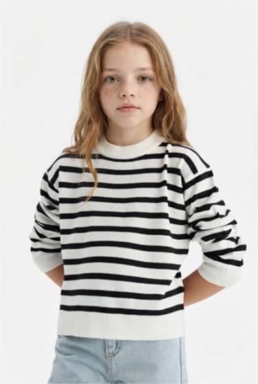 Girl Standard Fit Crew Neck Pullover