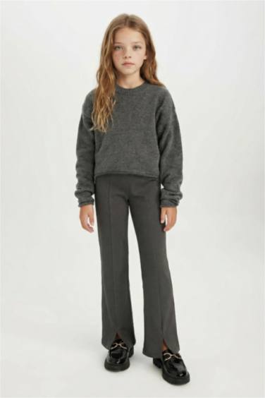 Свитер стандартного кроя с круглым вырезом для девочек