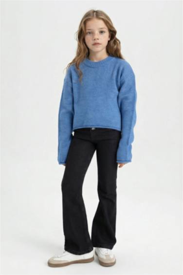 Свитер стандартного кроя с круглым вырезом для девочек