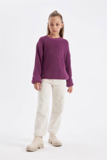 Свитер стандартного кроя с круглым вырезом для девочек