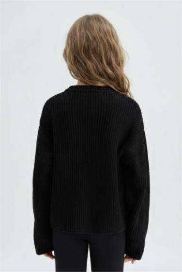 Girl Standard Fit Crew Neck Pullover