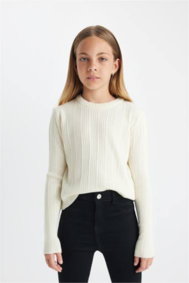 Свитер стандартного кроя с круглым вырезом для девочек