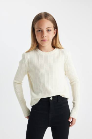 Свитер стандартного кроя с круглым вырезом для девочек