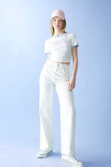 تيشيرت نص كم مضلع سليم فيت برقبة مستديرة