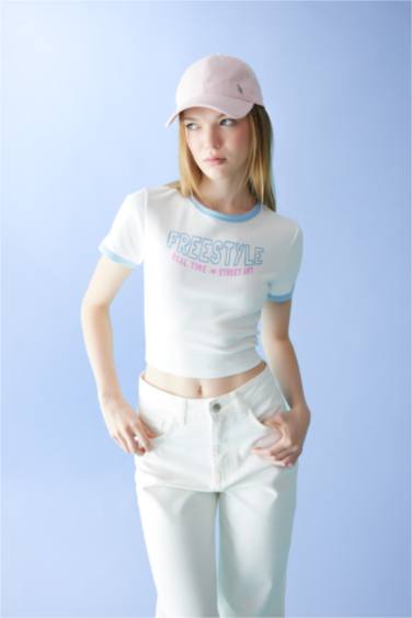 تيشيرت نص كم مضلع سليم فيت برقبة مستديرة